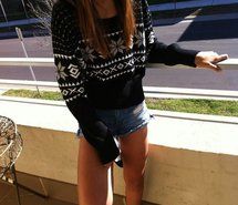 fashion-shorts-style-sweater-vans-447897.jpg